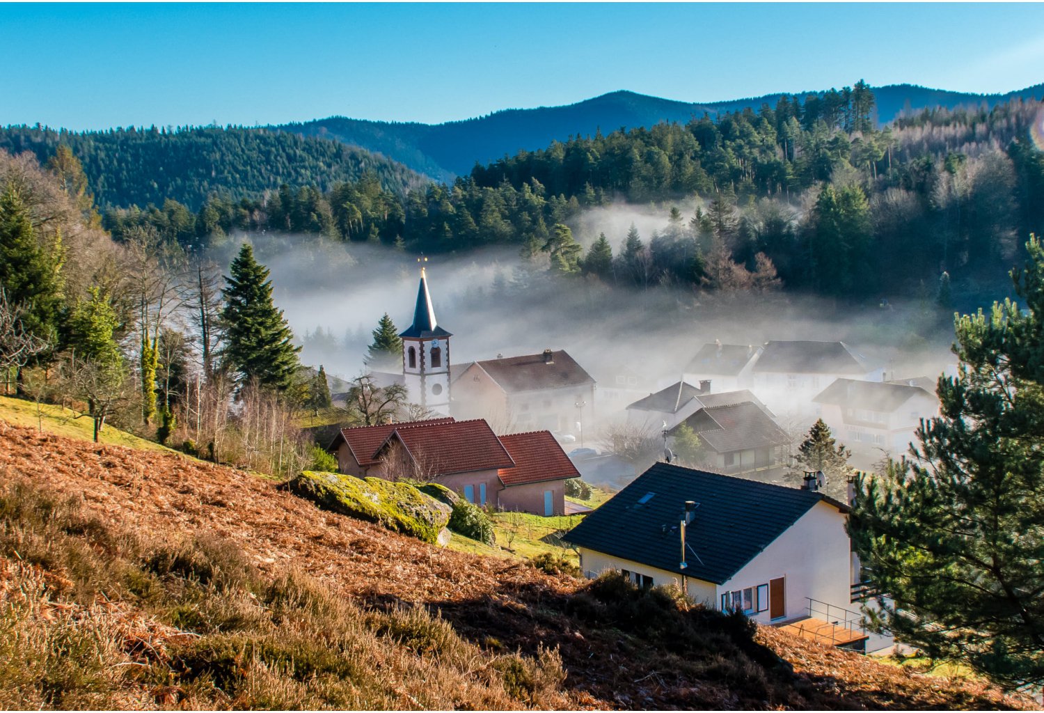 1500_1024_1_ffffff_4-vue-sur-le-village-depuis-le-chateau