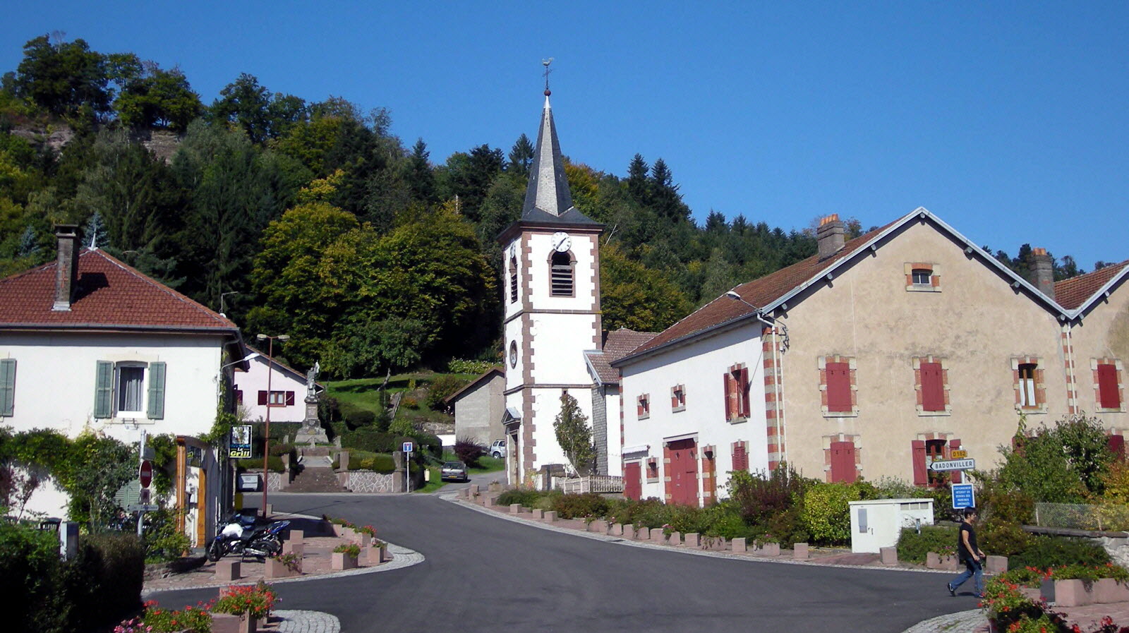 les-rues-du-village-verront-debarquer-dimanche-chevaliers-en-armures-marchands-du-moyen-age-danseurs-et-musiciens-1463079964
